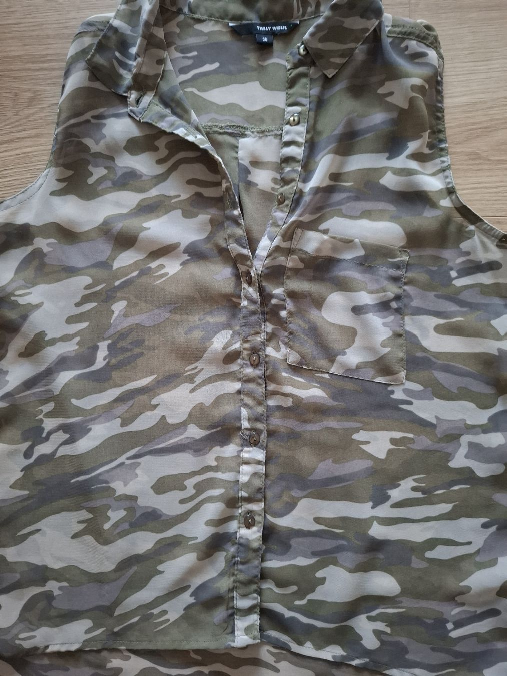 Tally Weijl Camicette: Bluse Militärmuster, Gr. 38 – Usato da Ibach venduto da FlyingFox26 1