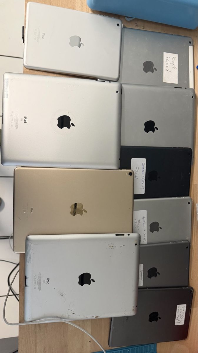 Apple Tablettes PC: Lot iPad pour pièces  – Défectueux à Yverdon-les-Bains par ame_7f2x