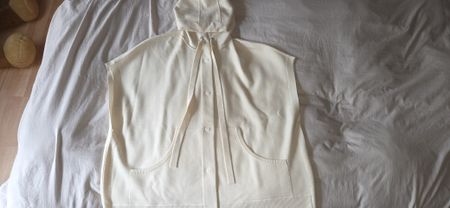 AKRIS punto Weste mit Kapuze, Gr. 40-44, NEU !