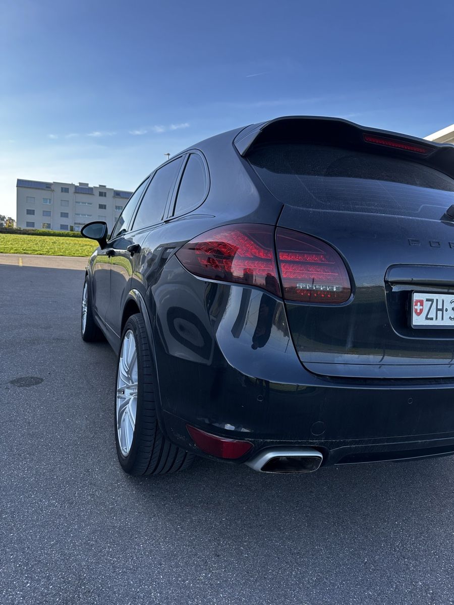 Porsche Tutti pezzi di ricambio auto: Distanzscheiben & Schrauben Porsche Cayenne 92a – Usato da Höri venduto da EverythingForSale 2