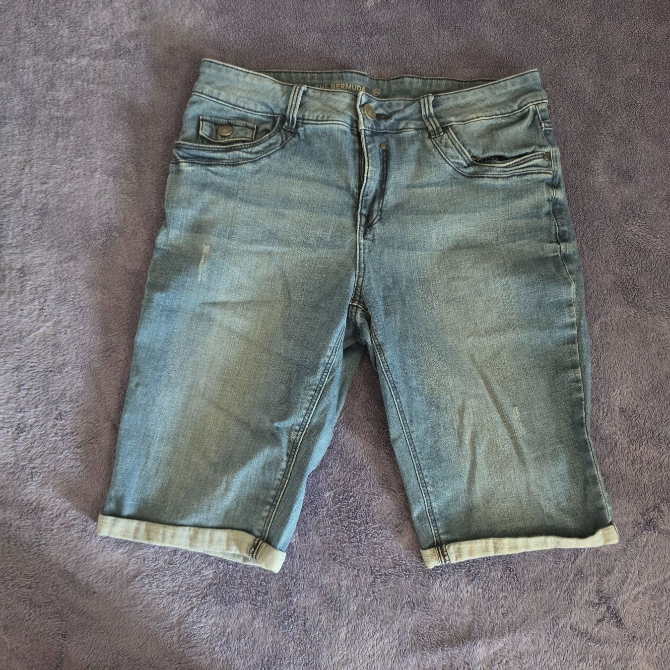 C&A Pantalons: C & A Bermuda Shorts Gr. 38 – D'occasion à Fehraltorf par shiilaa.hoot