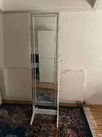 Spiegelschrank mit Stauraum für Schmuck