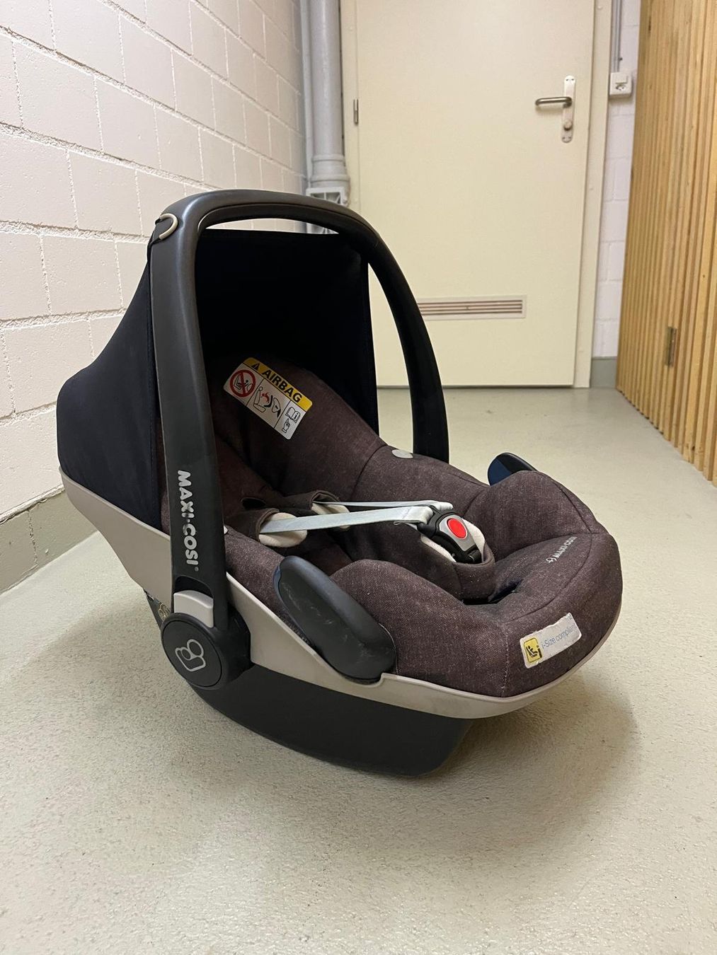 Maxi-Cosi Seggiolini per auto: Maxi Cosi mit Isofix Station – Usato da Willisau venduto da Geissbock12 5