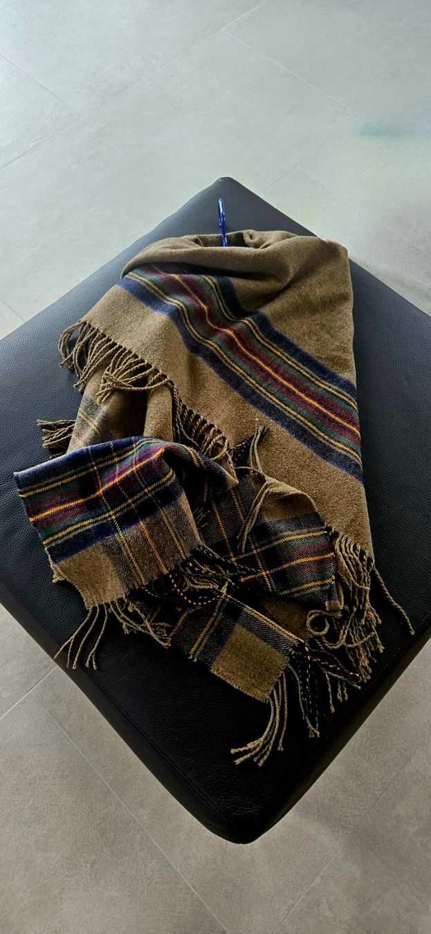 Foulard & Sciarpe: Neuer Schal Wolle – Usato da Volketswil venduto da lullu64 1