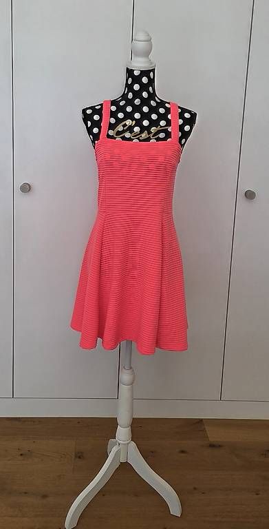 Robes: Sommerkleid Neon Pink Gr. M – D'occasion à Menziken par Shandor66 1
