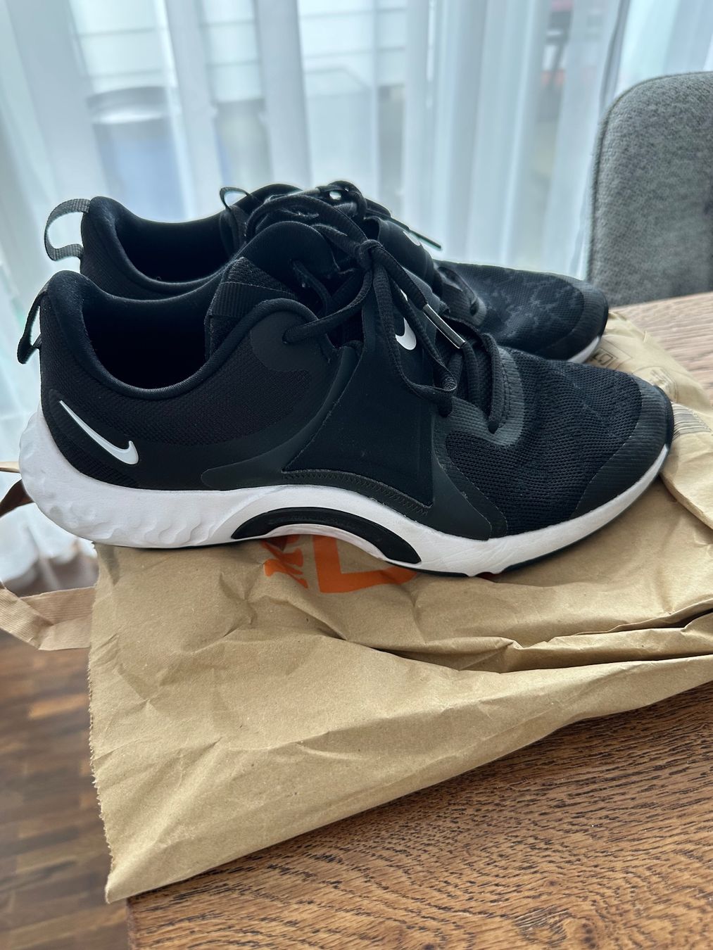 Damenschuhe: Nike Sneaker – Neu (gemäss Beschreibung) aus Winterthur von su_4assd 1