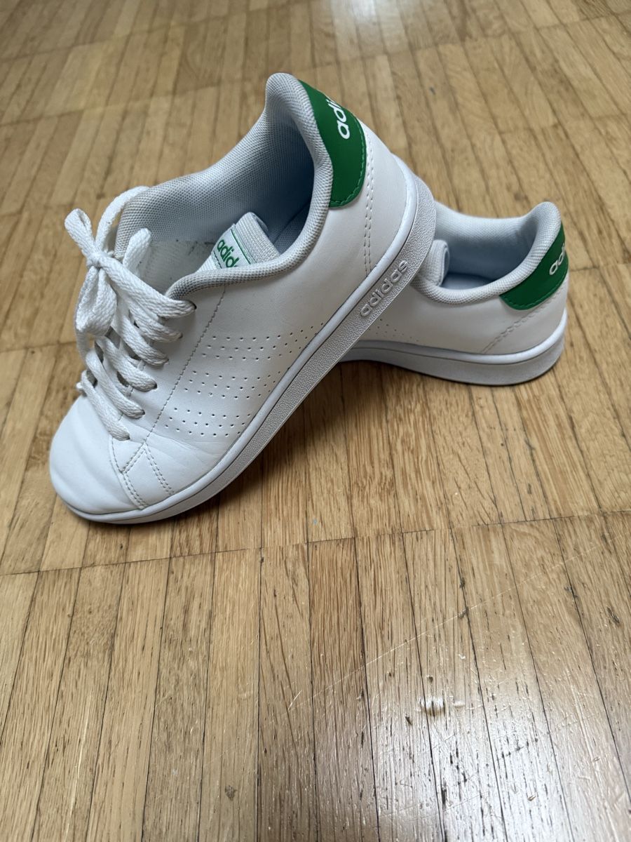 Scarpe per ragazzi: Adidas Stan Smiths Gr. 33 1/2 – Nuovo (secondo la descrizione) da Gebenstorf venduto da Miami81 1