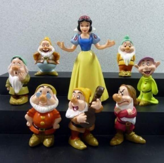 Statuette: Schneewittchen Figuren Set bestehend aus 8 Teilen. – Nuovo e nell'imballaggio originale da Gurmels venduto da Swisspod