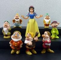 Schneewittchen Figuren Set bestehend aus 8 Teilen.
