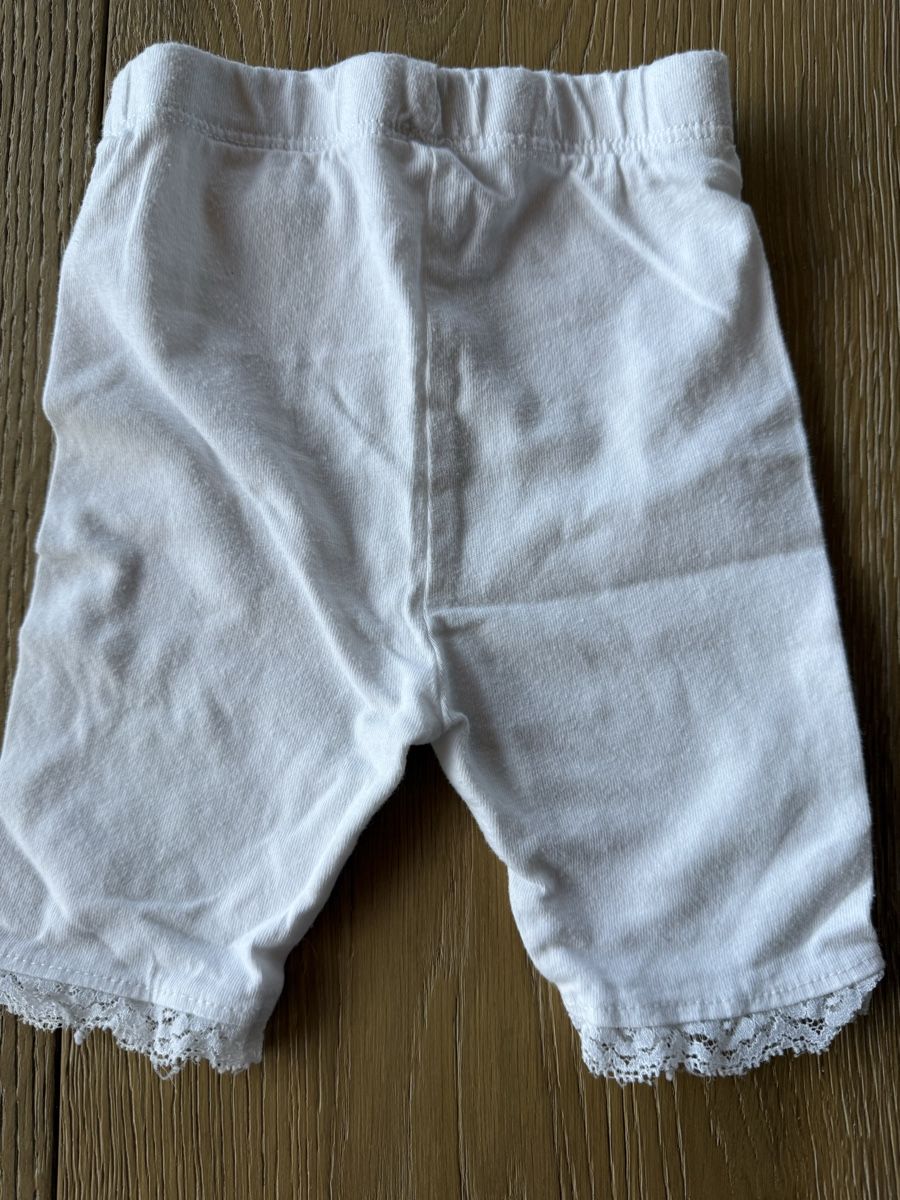 Pantaloni: Weisse, kurze Leggins in Grösse 68 – Usato da Pragg-Jenaz venduto da gobrist 1