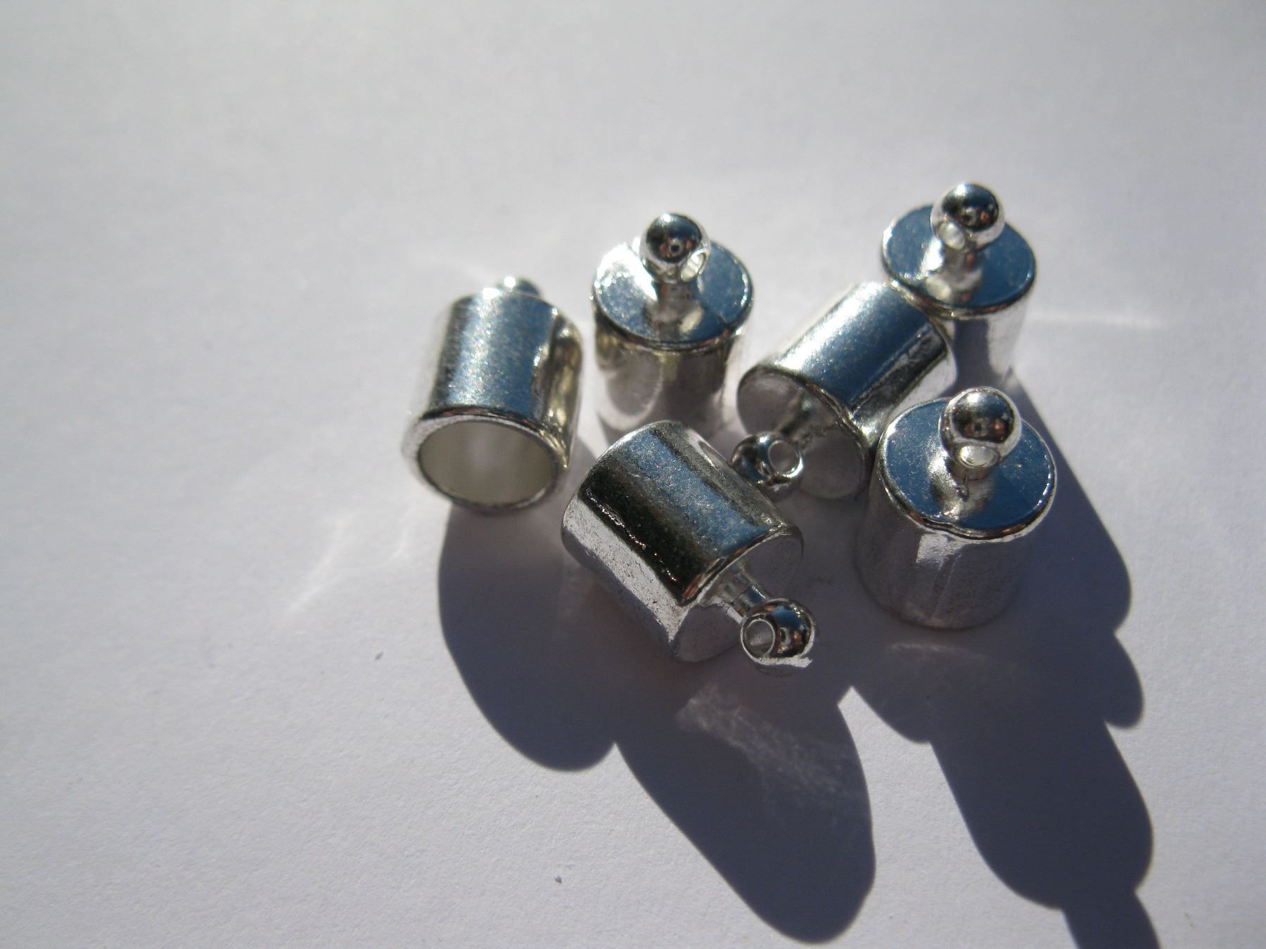 Perle (finte): 6 Endkappen, Cord Ends, Endstücke versilbert 8mm – Usato da St. Margarethen TG venduto da LuanaKa 1