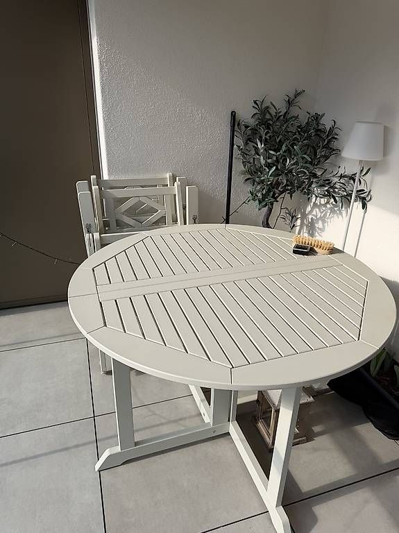 Ikea Set di tavolo e panche: Bondholmen Outdoor Dining table and three chairs – Usato da Altdorf UR venduto da ple_y5zk