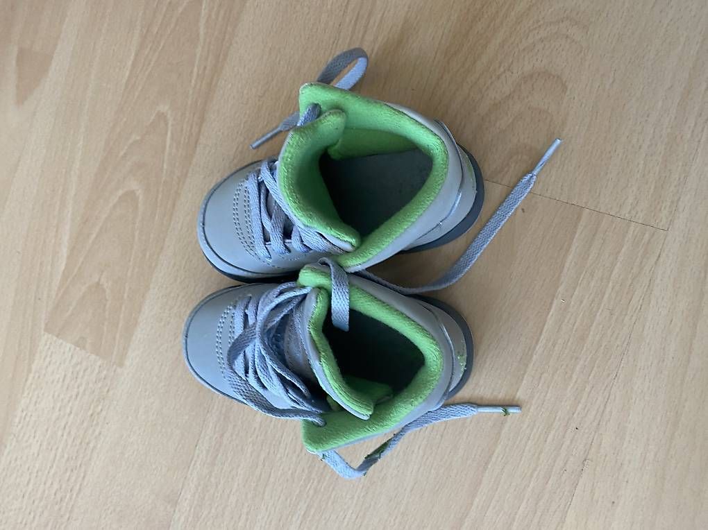 Scarpe per ragazzi: Baby Schuhe GR.22 – Usato da Zürich venduto da ER- 3
