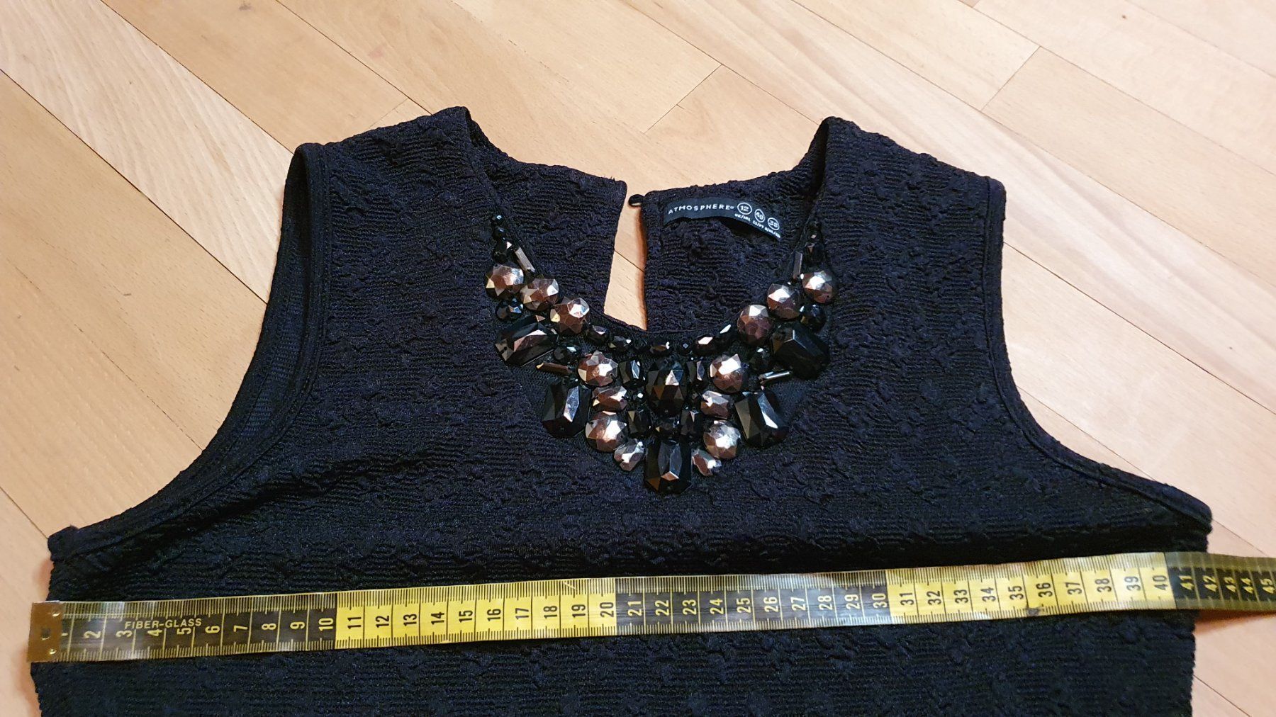 Vestiti: Schwarzes Kleid mit Perlenkragen Gr. M Festlich – Usato da Wald ZH venduto da CapLux 4
