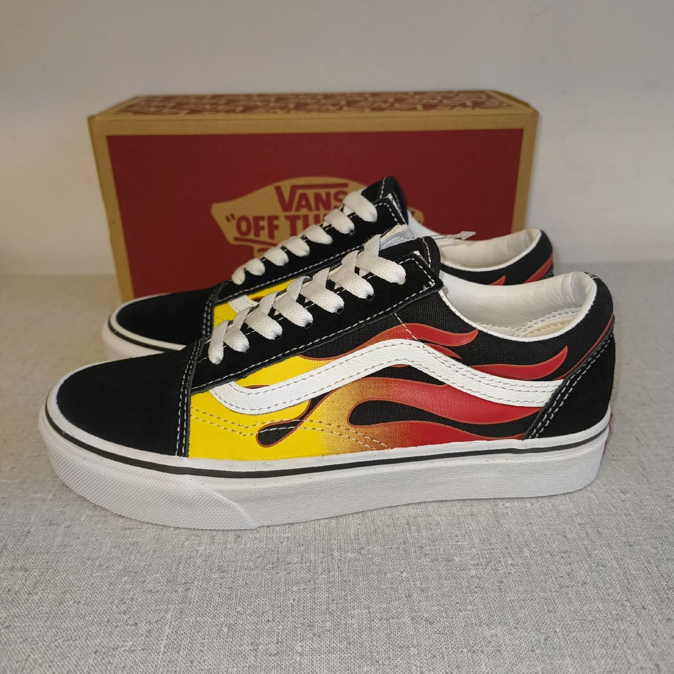 Vans Scarpe da uomo: Vans Old Skool Flame. Grösse US 6.5 EURO 38.5 – Nuovo e nell'imballaggio originale da Uitikon Waldegg venduto da PJLS1 2