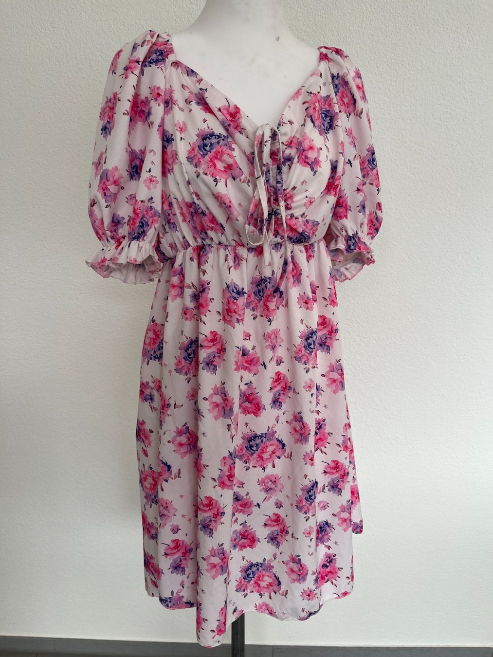 Kleider: Kleid, Viskose, Gr. S-M, NEU – Neu und originalverpackt aus Interlaken von Jasmin_Flower