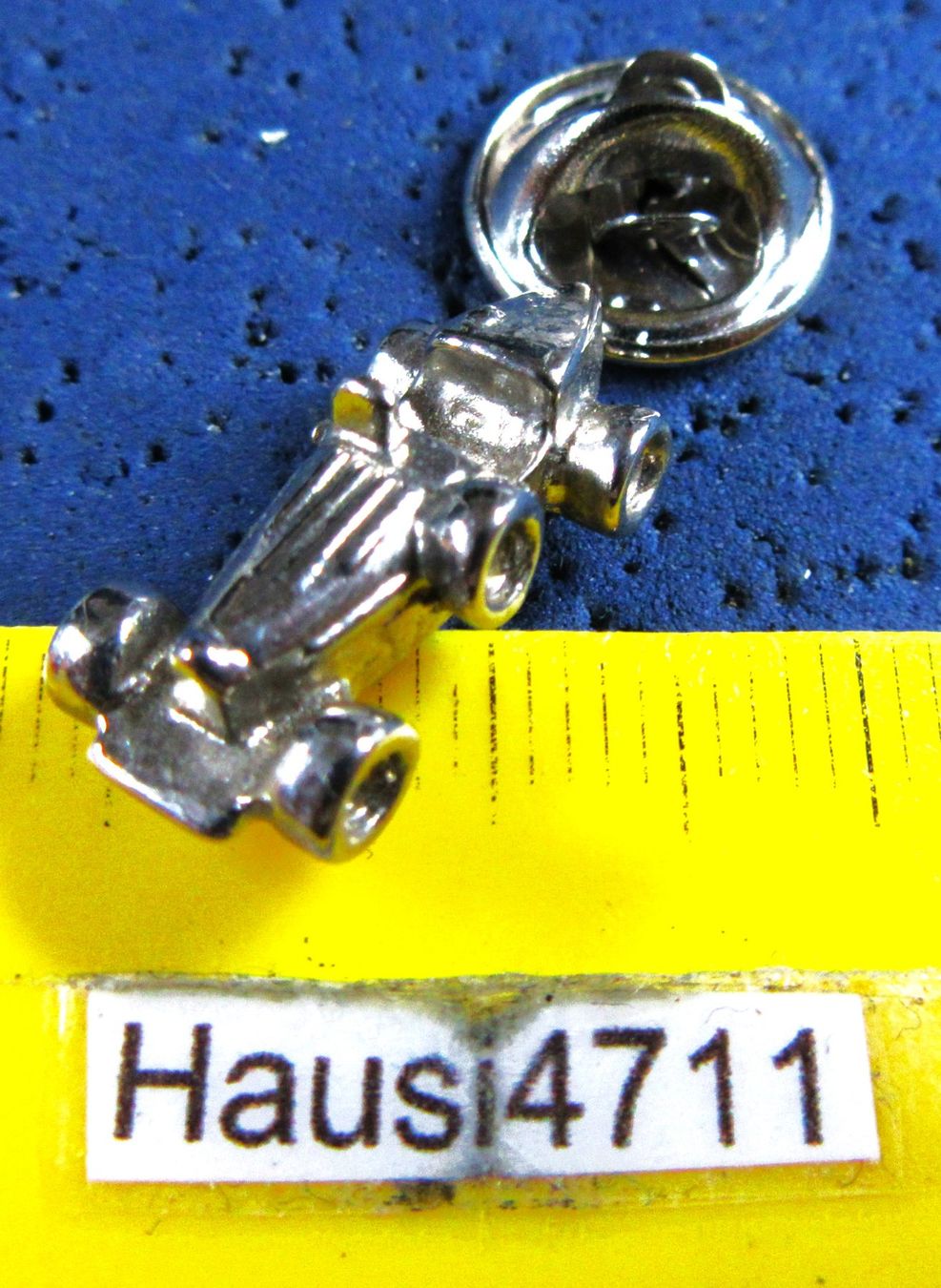 Bugatti Plaketten & Abzeichen: GP RACING-CAR OLDTIMER 3D-PIN SILBRIG BUGATTI 20mm – Gebraucht aus Ettingen von Hausi4711