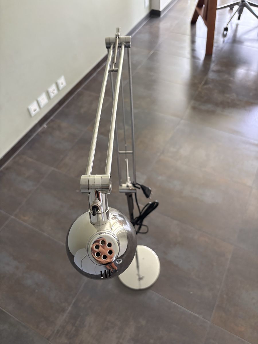 Lampes: Metal silver lamp stand – D'occasion à La Conversion par chi_td5v 1