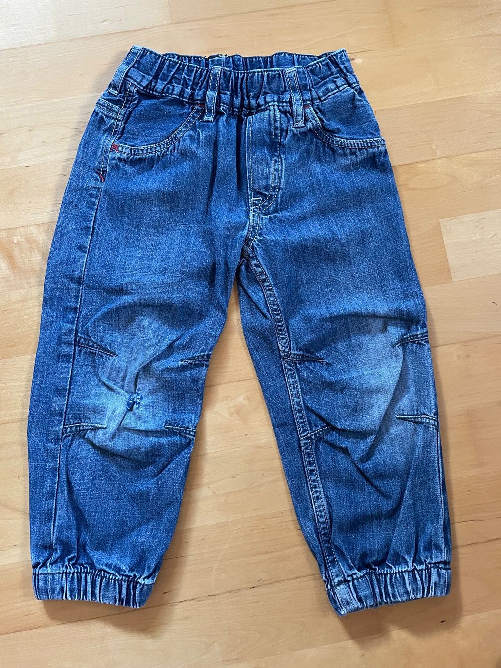 H&M Pantalons: Hose Gr 98, leichte Jeans Gr 98 – D'occasion à Hüntwangen par fra_7nd2