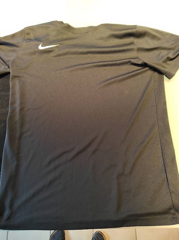 T-shirts: Nike Sport Shirt L – D'occasion à Leibstadt par winterzeit2000 1