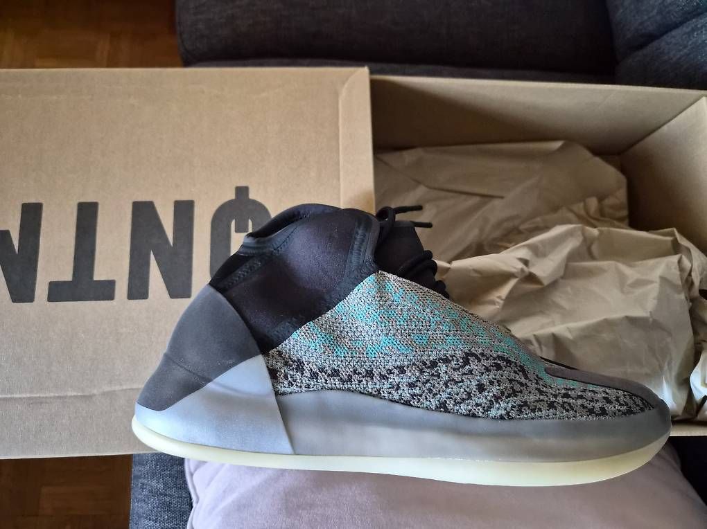Herrenschuhe: Yeezy Boost Quantum, 44.5, neu – Neu und originalverpackt aus Beckenried von Travelbuddy