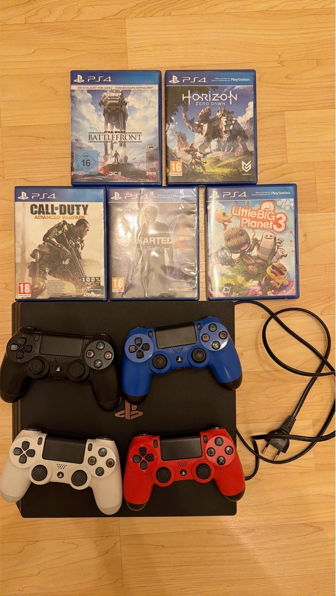 Sony Consoles: PS4 Pro with 4 Controllers and 5 games – D'occasion à Regensdorf par __Claudia_