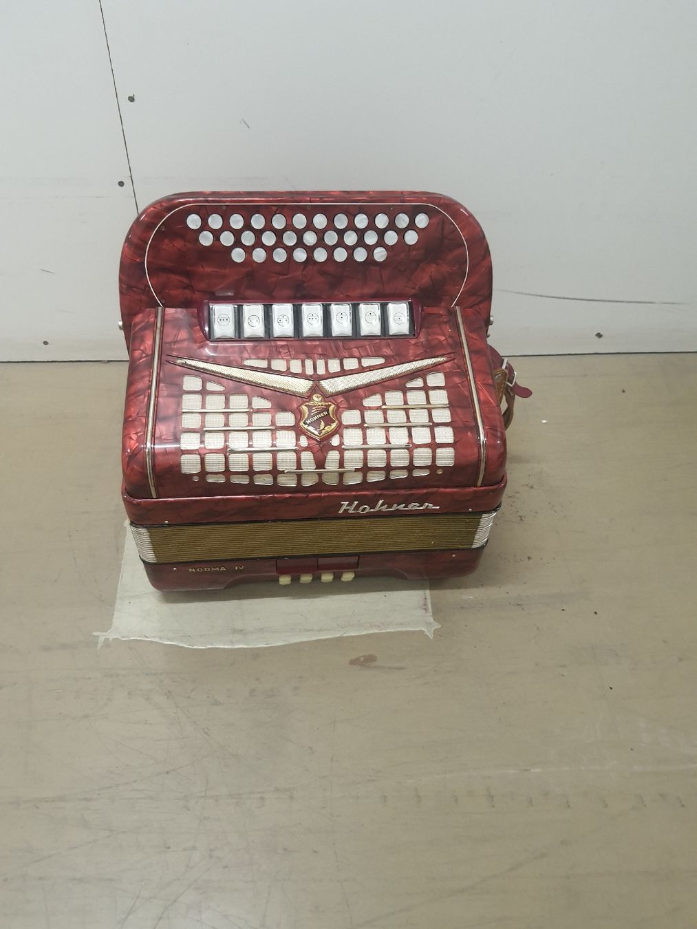 Hohner Musikinstrumente: accordéon hohner norma 4 voix  – Gebraucht aus Pont-de-la-Morge von Mirabelle0