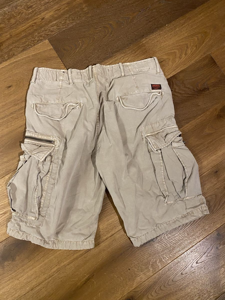 Superdry Pantaloni: Superdry Cargoshort Herren, Größe 32W – Nuovo (secondo la descrizione) da Effingen venduto da Daizyy 1