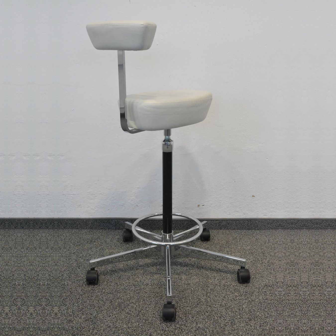 Vitra Sedie: Vitra Nelson Perch Arbeitsstuhl mit Armstütze – Usato da Schönenwerd venduto da mcofficeshop 3
