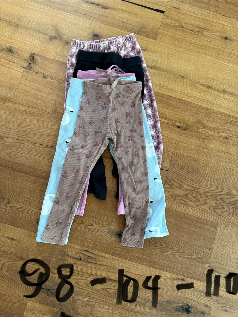 Hosen: Kleinkind Hosen Gr. 98-110 – Gebraucht aus Uster von SWHY