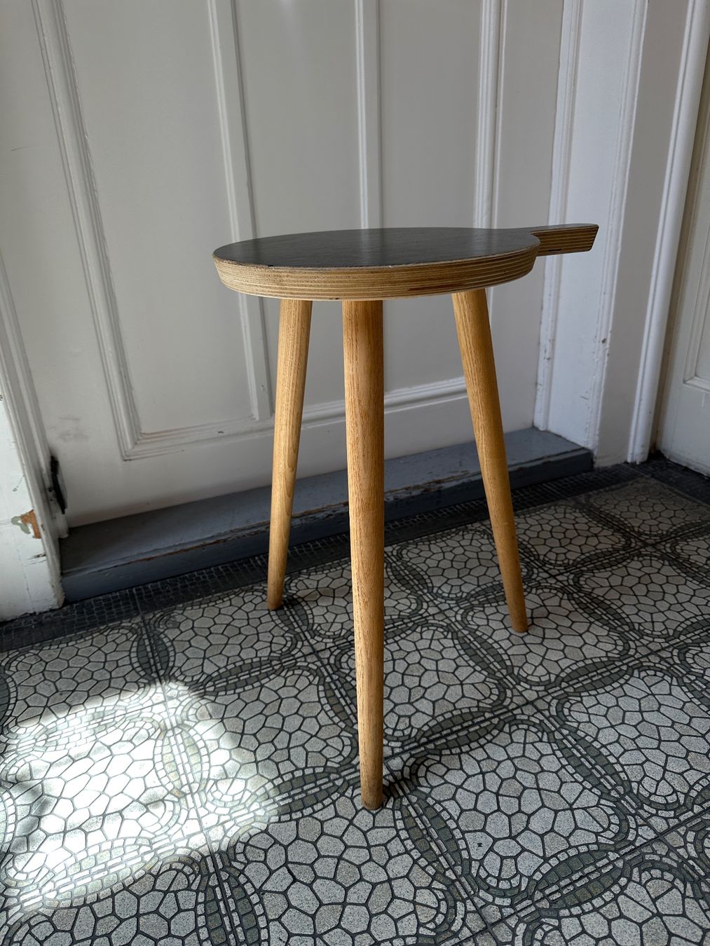 Hocker: Hocker "griffbereit" – FEINSERIE, Holzhocker – Gebraucht aus Basel von Trip_7 2