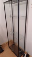 Vitrinenregal schwarz mit Glasböden gebrauchter Zustand