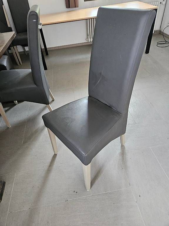 Set di tavolo e panche: Table style monastère + 7 chaises – Usato da La Chaux-de-Fonds venduto da Hyspeedy 1