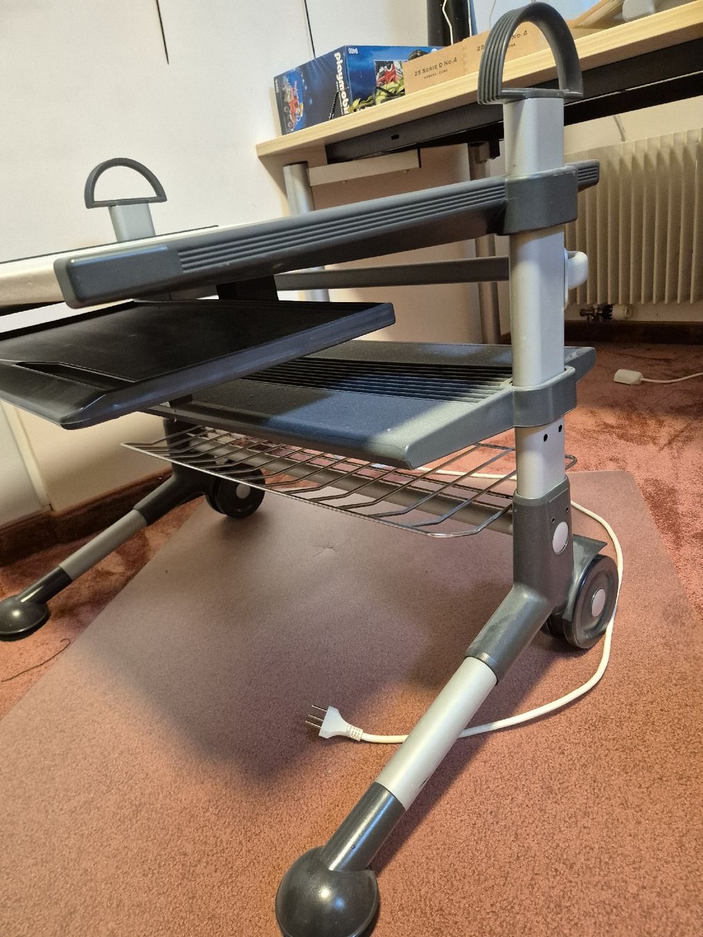 Bureaux: Computer-Schreibtisch – D'occasion à Kollbrunn par guernsey11 4