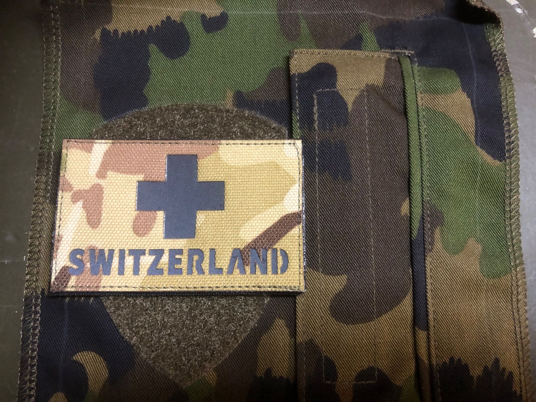 Schweizer Armee Placchette & Badge: Armee TAZ 90 Badge Patch Abzeichen Schweiz Camouflage – Nuovo (secondo la descrizione) da Madiswil venduto da TEMISO