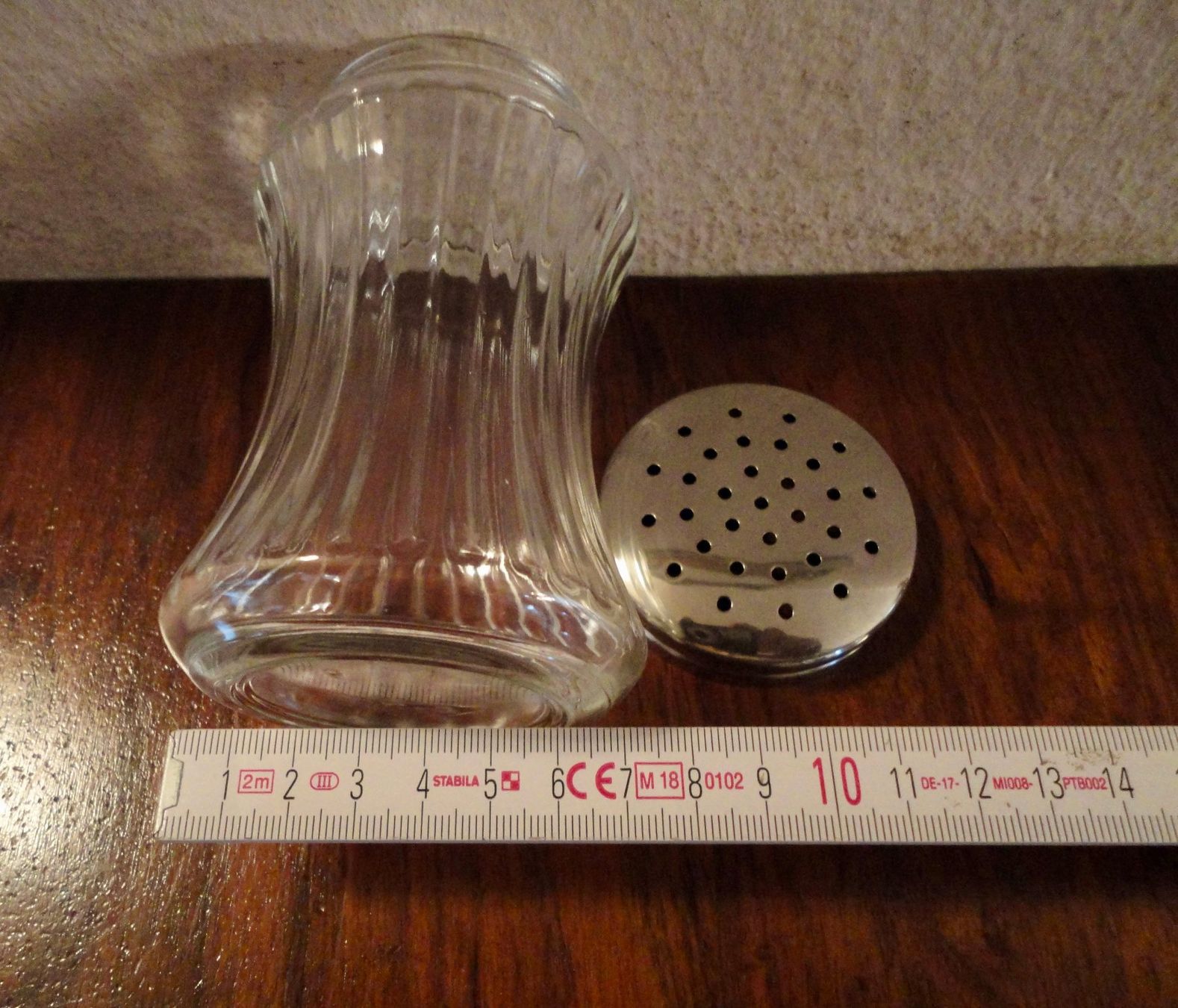 Zuccheriere: Zuckerstreuer, Glas mit Metalldeckel. – Usato da wädenswil venduto da niki20 3