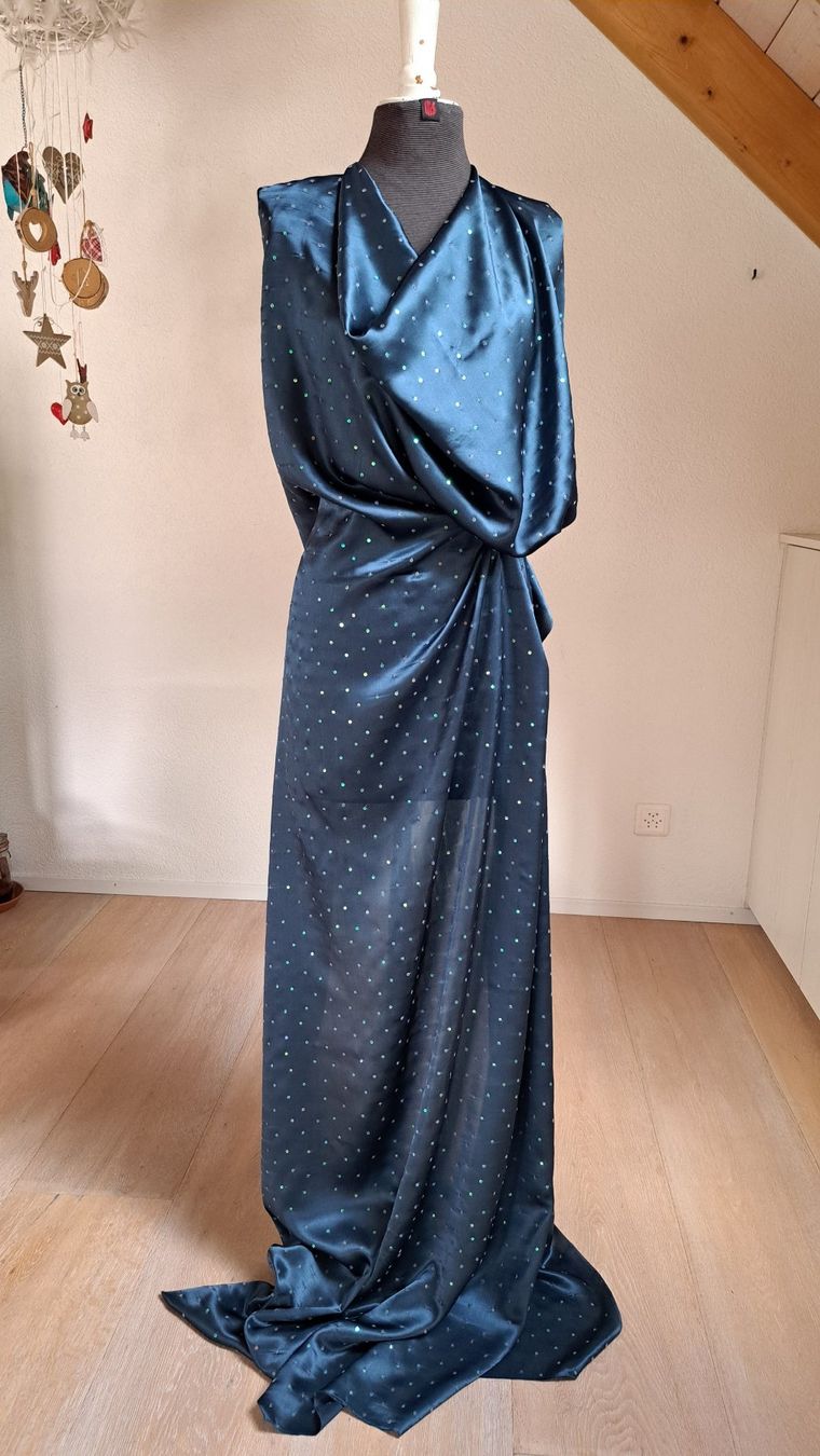 Tessuti: Pailletten bestickter Seidensatin – Nuovo (secondo la descrizione) da Reutigen venduto da IrisFashion 1
