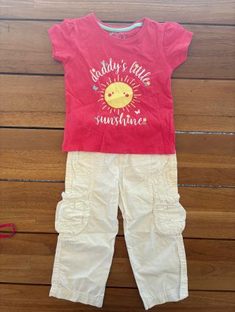 Mädchenoutfit Grösse 2-3 Jahre, neuwertig