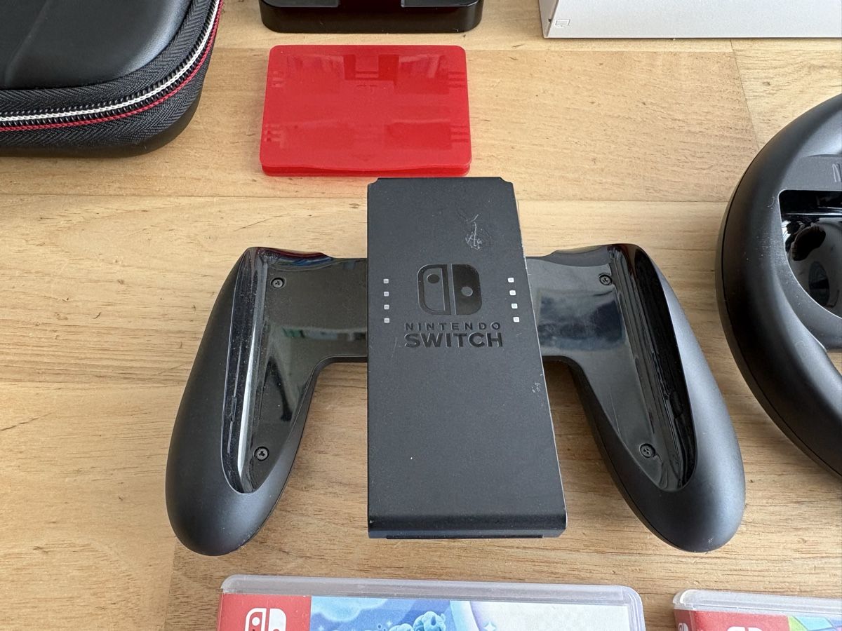 Nintendo Konsolen: Nintendo Switch OLED Bundle – Gebraucht aus Eggersriet von Ck761 4