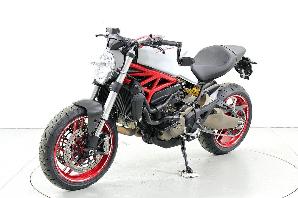 Ducati 821 Monster ABS 3