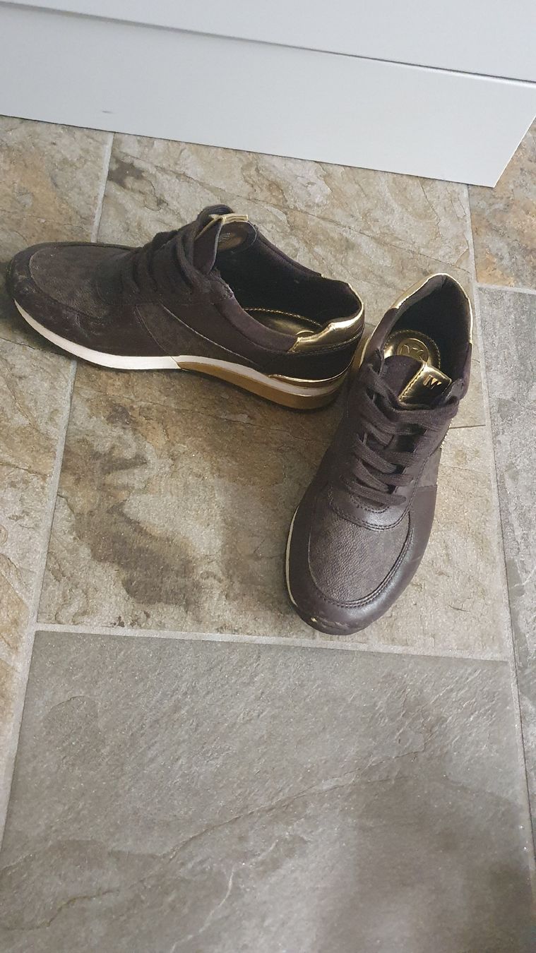 Scarpe da donna: Michael Kors Sneaker braun/gold Gr. 35  – Usato da Kölliken venduto da Jonalu 1