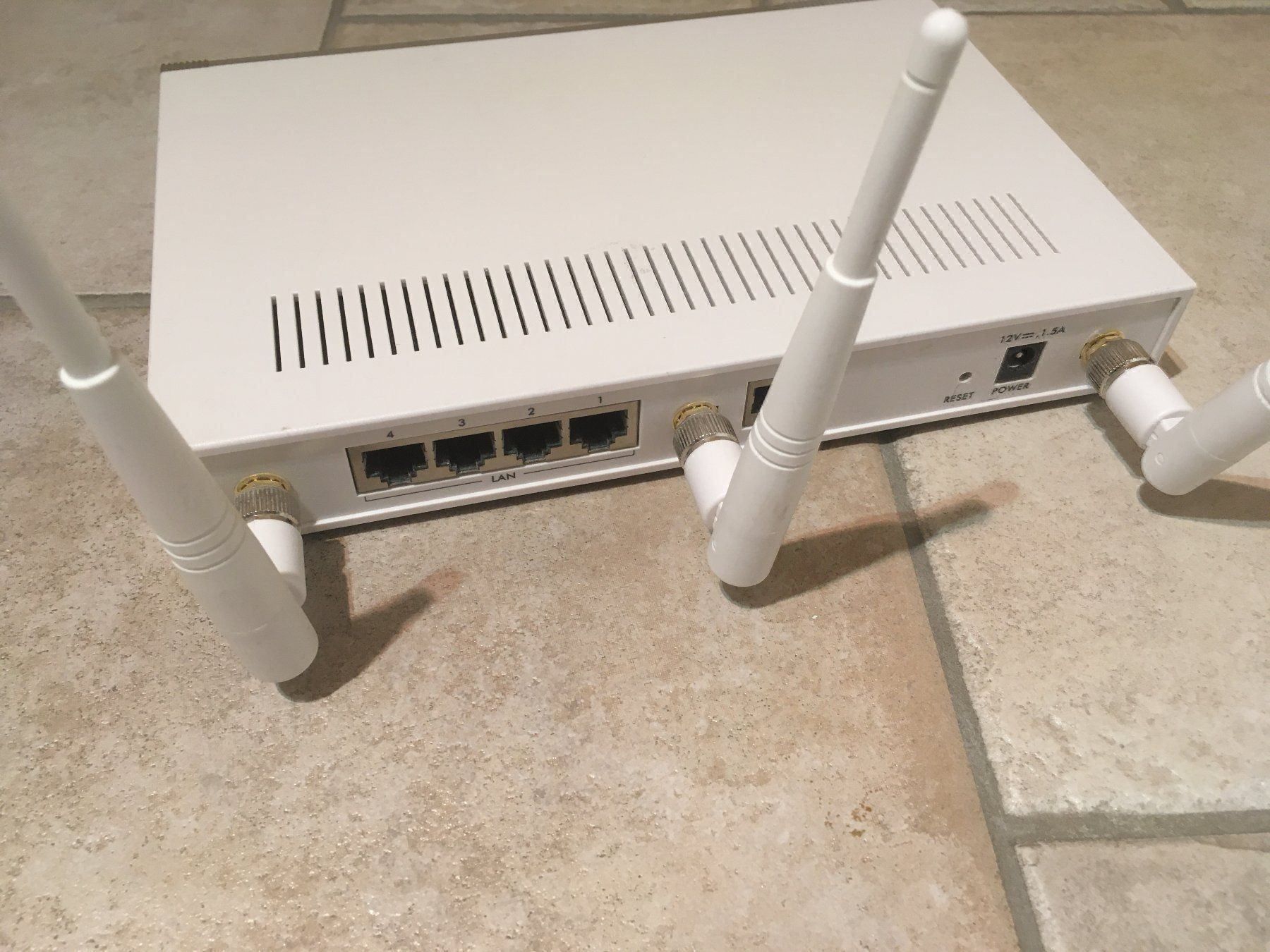 Zyxel Modem & Router: Zyxel N4100, Wireless Router, 300Mbit/s – Usato da Saas-Grund venduto da GarageSaleToday 2