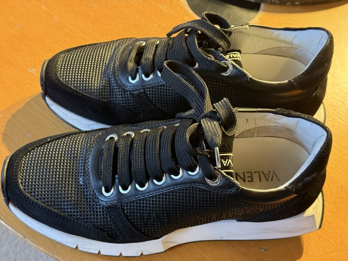 Valentino Herrenschuhe: Valentino Baskets en cuir noir t.37 – Gebraucht aus L'Orient von AntonioVAUD 1