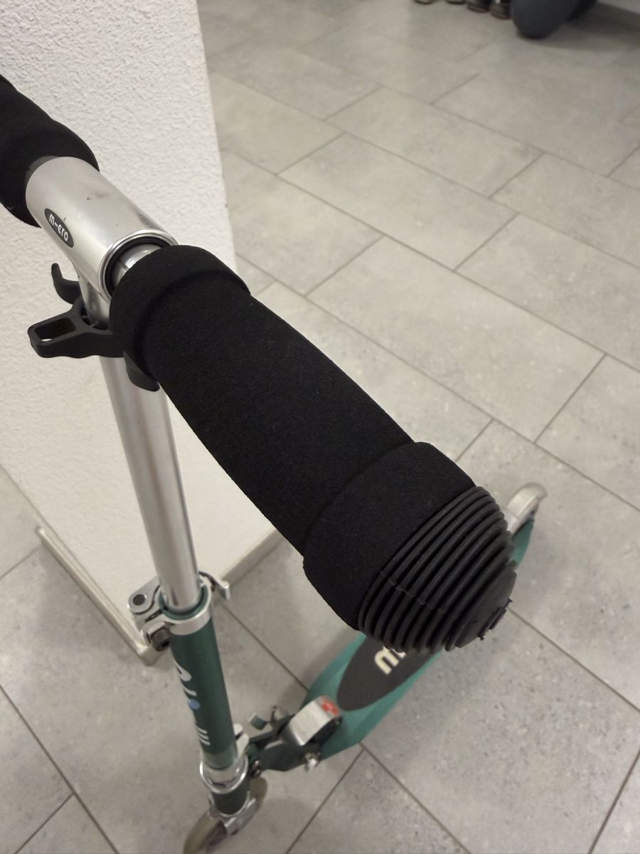 Micro Kickboard: Micro Scooter Black Grips. Excellent Condition – Gebraucht aus Richterswil von nadibar 2