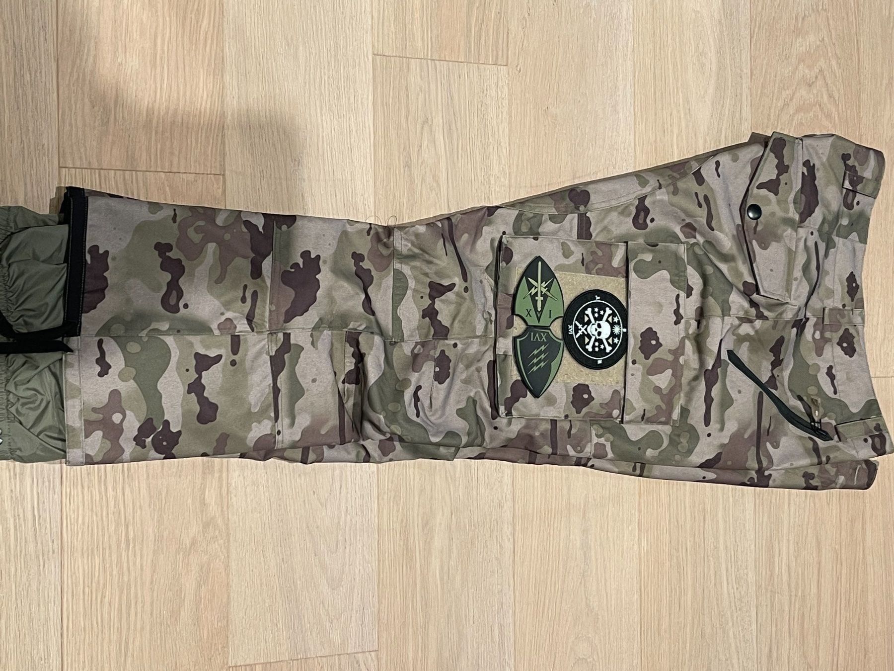 Burton Pantaloni: Burton Snowboard Hose Camouflage – Nuovo (secondo la descrizione) da Küsnacht ZH venduto da Nano_zh