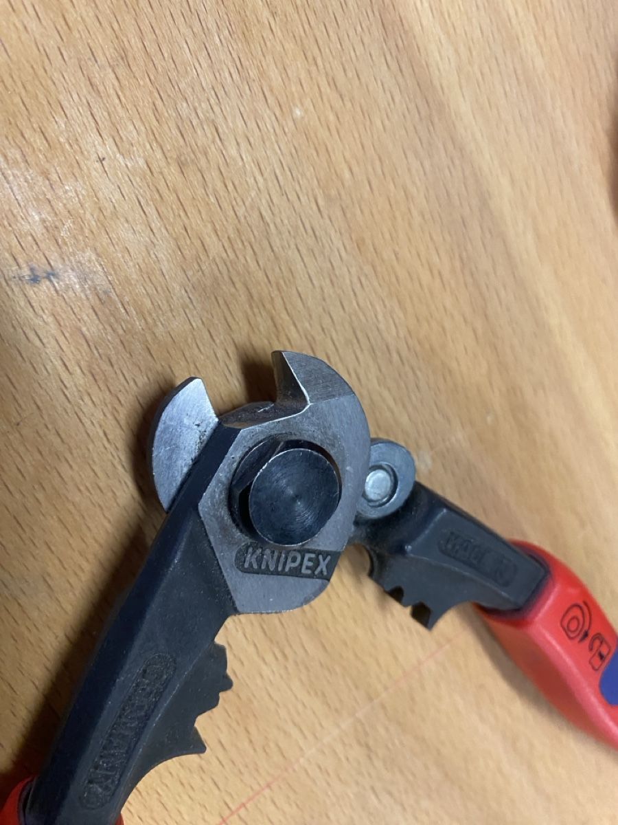 Knipex Tutti gli attrezzi: Knipex Bolzenschneider ab 1.- – Nuovo (secondo la descrizione) da Wabern venduto da HK-Design 2