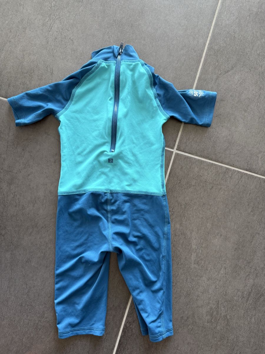 Decathlon Costumi da bagno: Badeanzug mit Tiger & Palme, Gr. 86, UPF 50+  – Usato da Olten venduto da smashbox 1