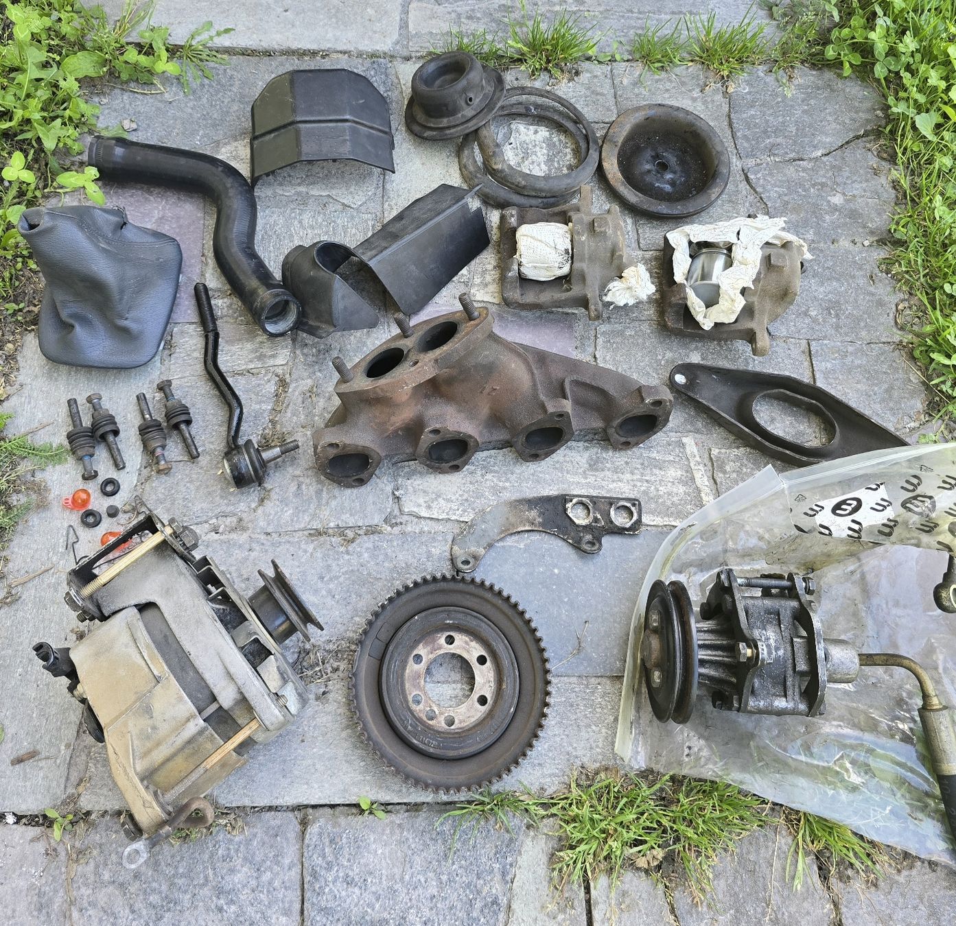 BMW Tutti pezzi di ricambio auto: BMW e30 Div. Teile / Ersatzteile – Usato da Wangs venduto da Restposten.Garage