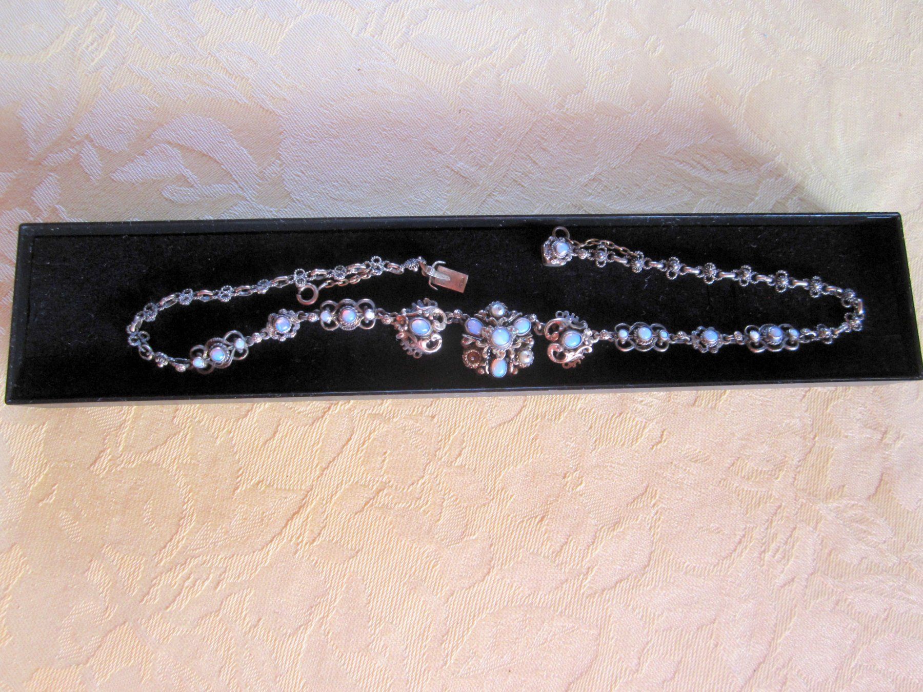 Catenine: Silbercollier mit 21 Opal-Steinchen – Usato da Binningen venduto da fel_8mgn
