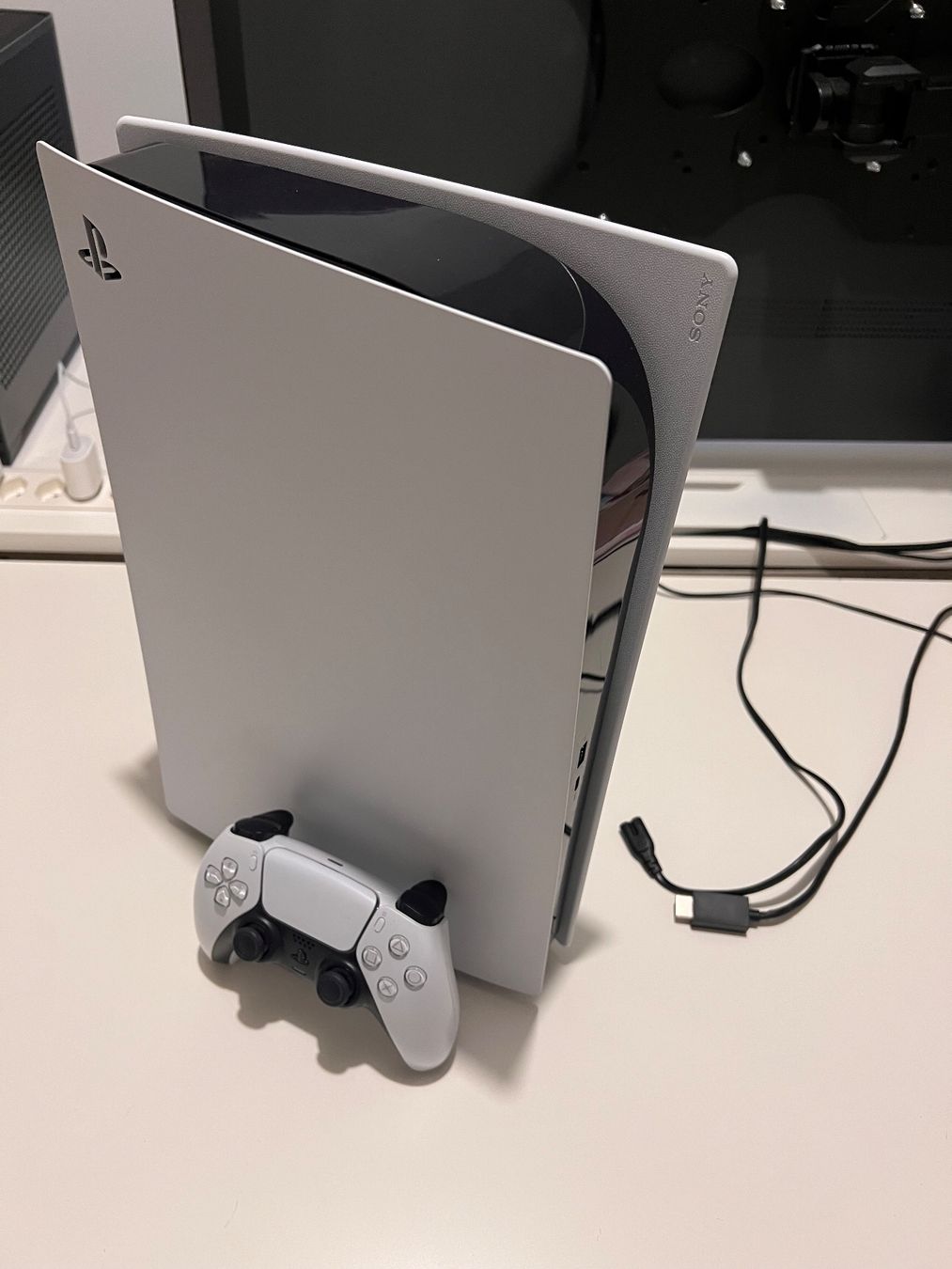 Sony Consoles: PS5 Digital Edition 825GB – D'occasion à Chavannes-Renens par joaodsa 1
